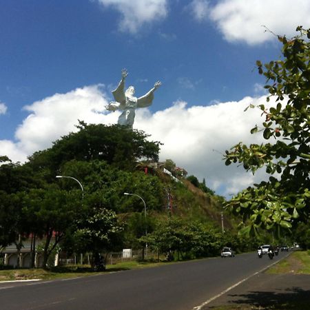 Living Peace House Hotel Manado Ngoại thất bức ảnh