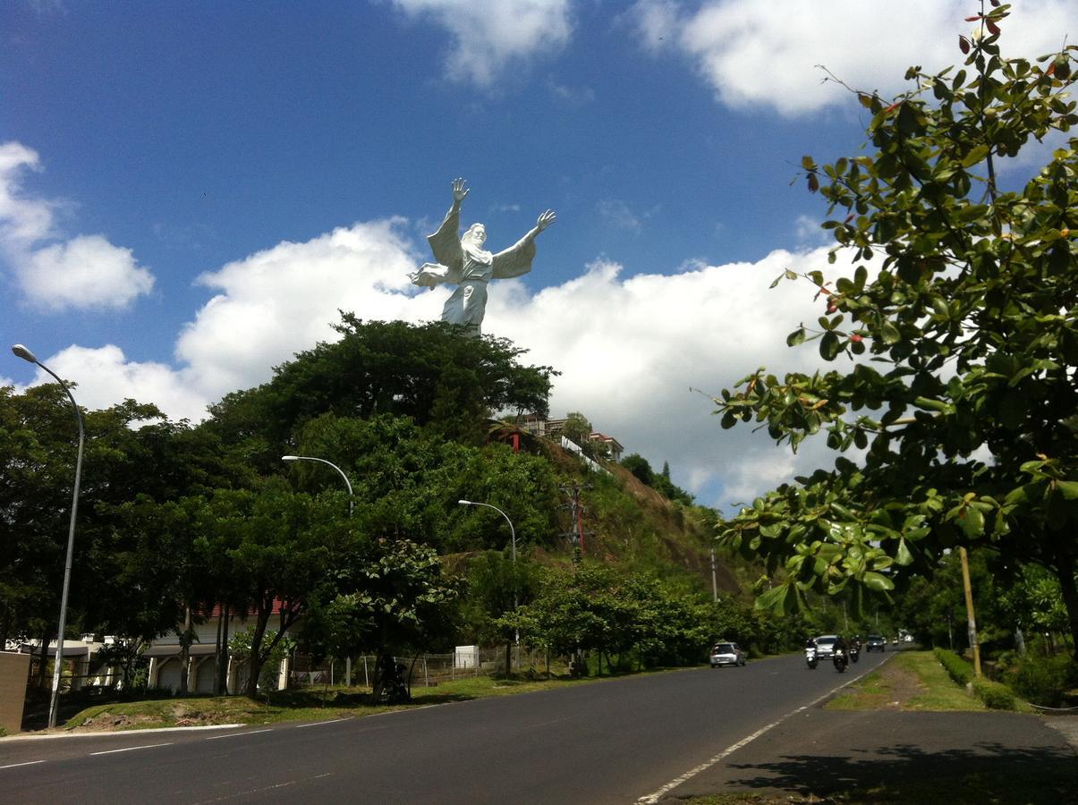 Living Peace House Hotel Manado Ngoại thất bức ảnh