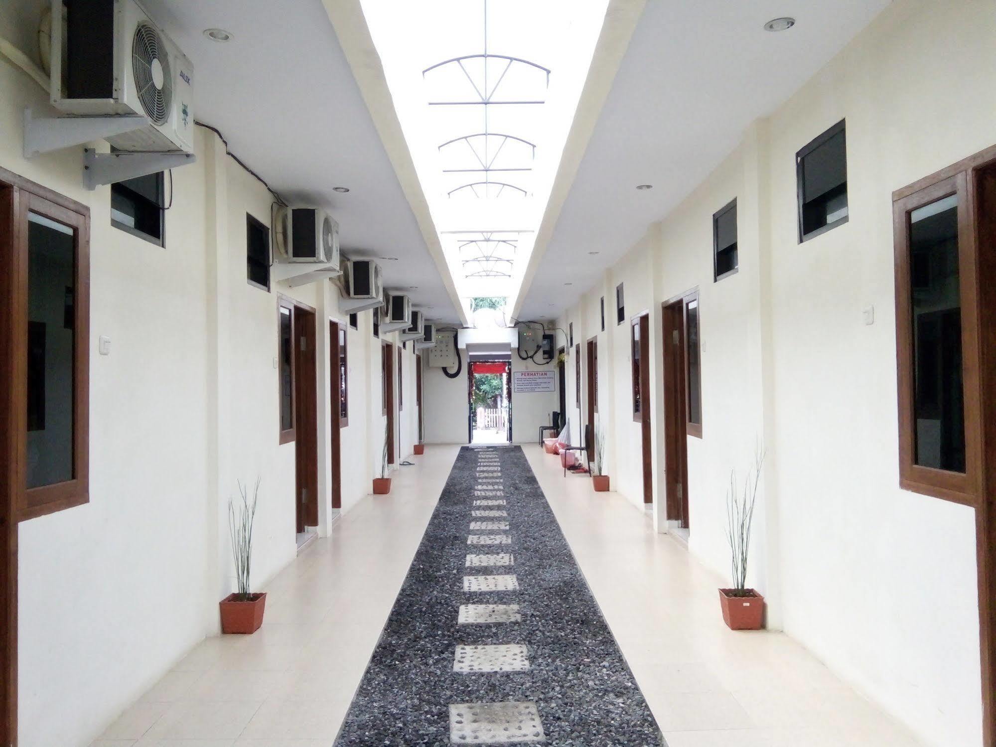 Living Peace House Hotel Manado Ngoại thất bức ảnh